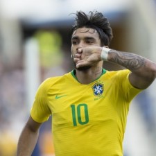 Lucas Paquetá porte le maillot Brésil n ° 10